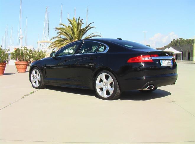  Jaguar XF Stealth Edition