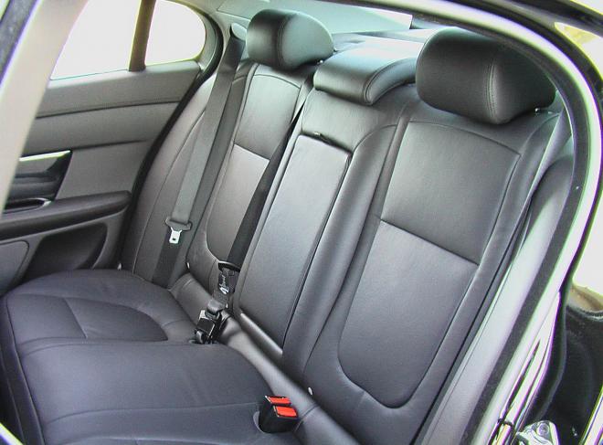  Jaguar XF Stealth Edition