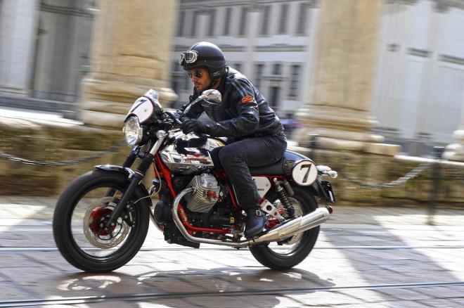 Moto Guzzi V7 Racer