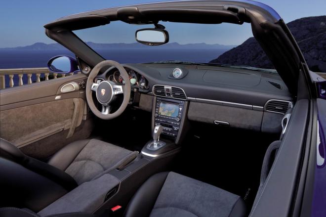 Porsche 911 Carrera 4 GTS Cabriolet