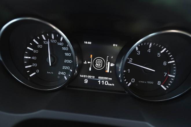 Land Rover presenta trasmissione 9 marce
