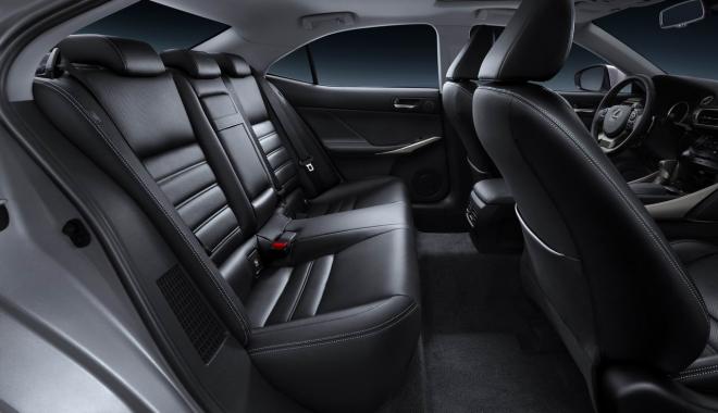 Lexus is300h