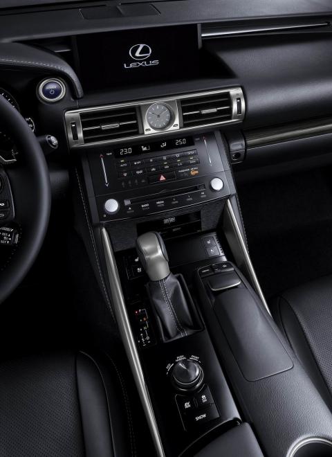 Lexus is300h