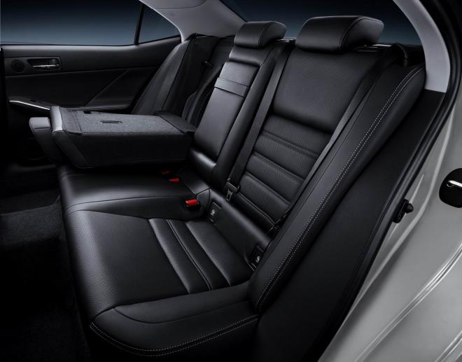 Lexus is300h