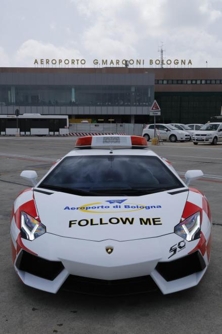 Lamborghini Aventador ’Follow Me’ Aeroporto di Bologna 