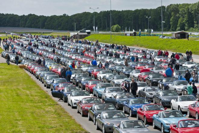 Mazda MX-5, una spider da record