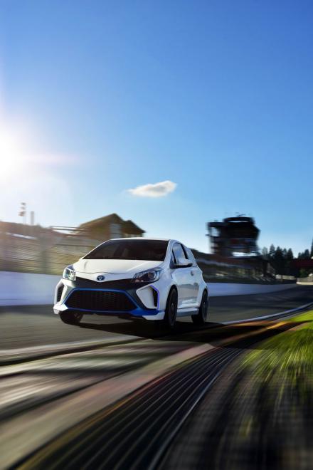 Toyota Yaris Hybrid-R