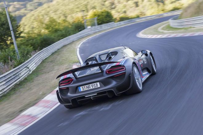 Porsche 918 Spyder Martini Design